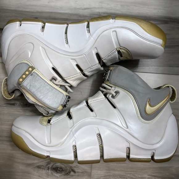 Nike Zoom Lebron 4 white and chrome dead stock - Picture 1 of 5
